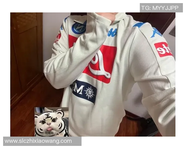 男足球明星冬季时尚穿搭揭秘打造温暖又潮流的日常造型